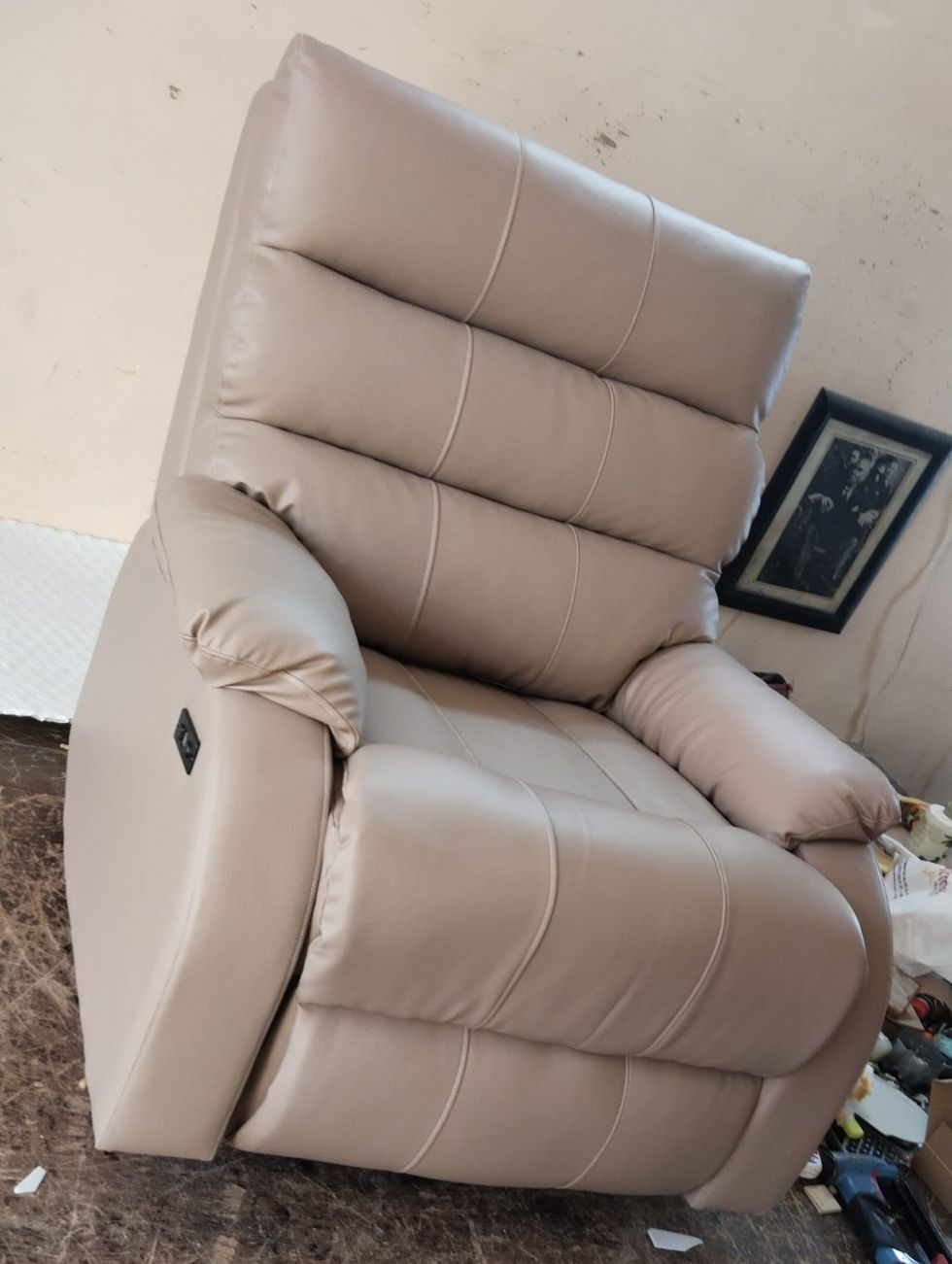 Kodu: 740 - Stillboy Elektrikli Dönerli Baba Koltuk Bej Deri Recliner Koltuk